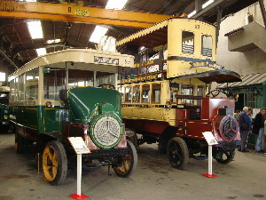 2 autobus de 1906 et 1916, les plus anciens ayant circulé à Paris, photo Philippe-Enrico Attal 2 autobus de 1906 et 1916, les plus anciens ayant circulé à Paris, photo Philippe-Enrico Attal